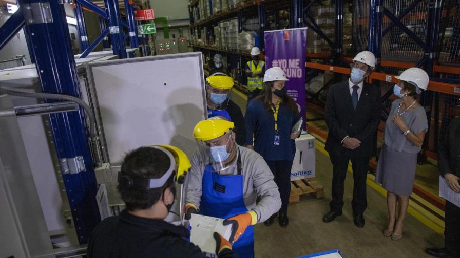 Chile dona 20.000 vacunas chinas a Ecuador
