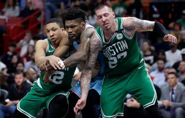 Los jugadores de los Celtics se mantienen reunidos y motivados con oradores