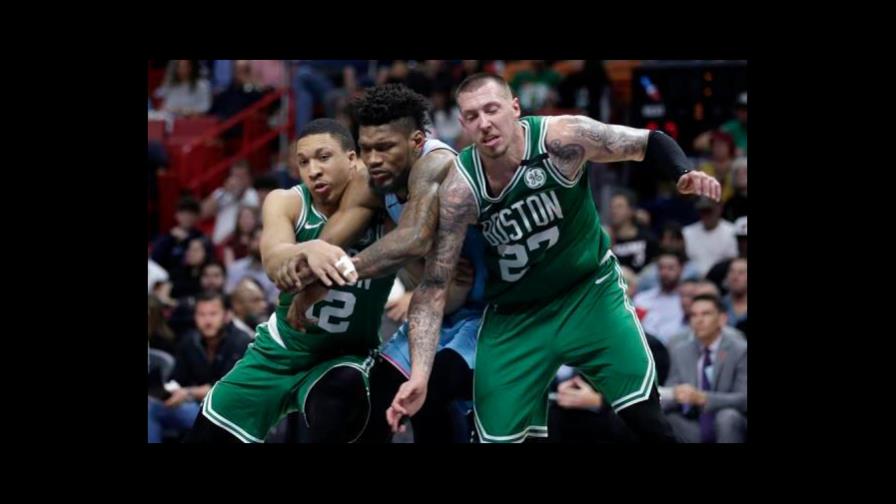 Los jugadores de los Celtics se mantienen reunidos y motivados con oradores