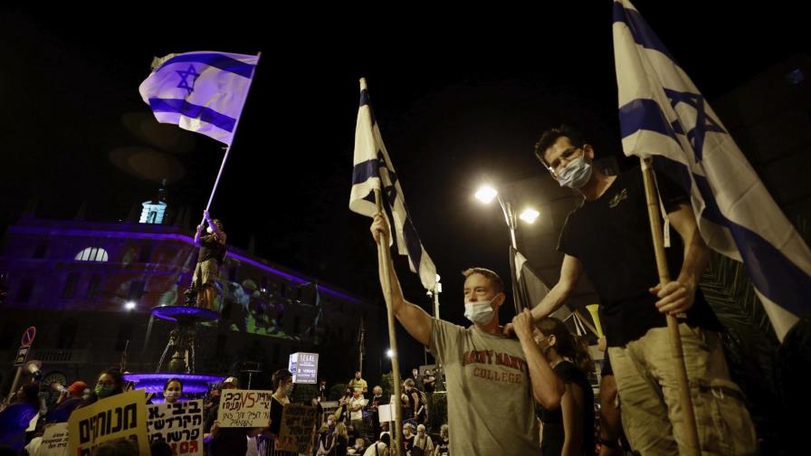 Miles protestan frente a residencia de Netanyahu en Israel