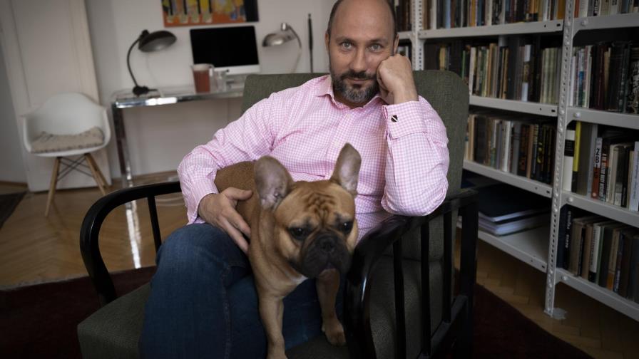 Gobierno húngaro combate la homosexualidad en la literatura