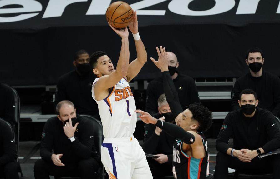 Vídeo | Suns domina a Grizzlies con 27 puntos de Booker