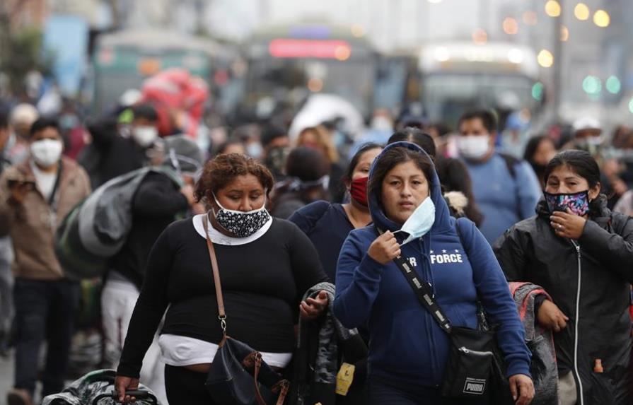 Perú reabre centros comerciales para salvar su economía colapsada por la pandemia