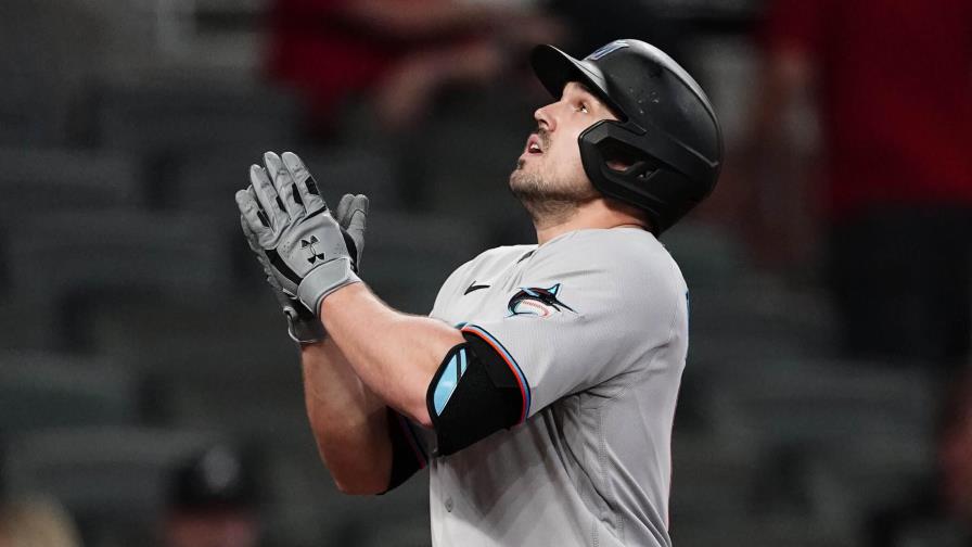 Duvall pega 2 jonrones y empuja 7; Marlins vencen a Bravos