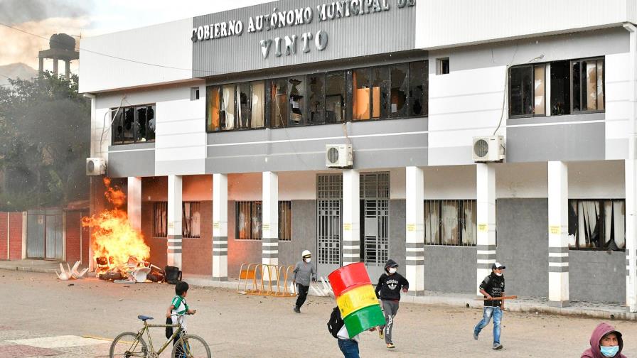 La Paz vive otra noche de incidentes cerca de la sede del Gobierno boliviano La Paz vive otra noche de incidentes cerca de la sede del Gobierno boliviano