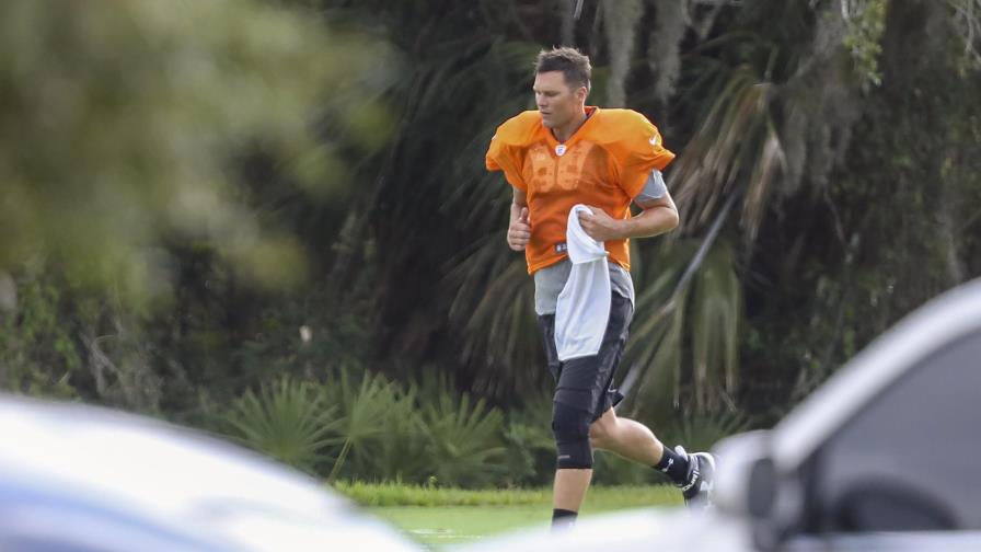 Tom Brady organiza entrenamiento con sus compañeros de los Bucs