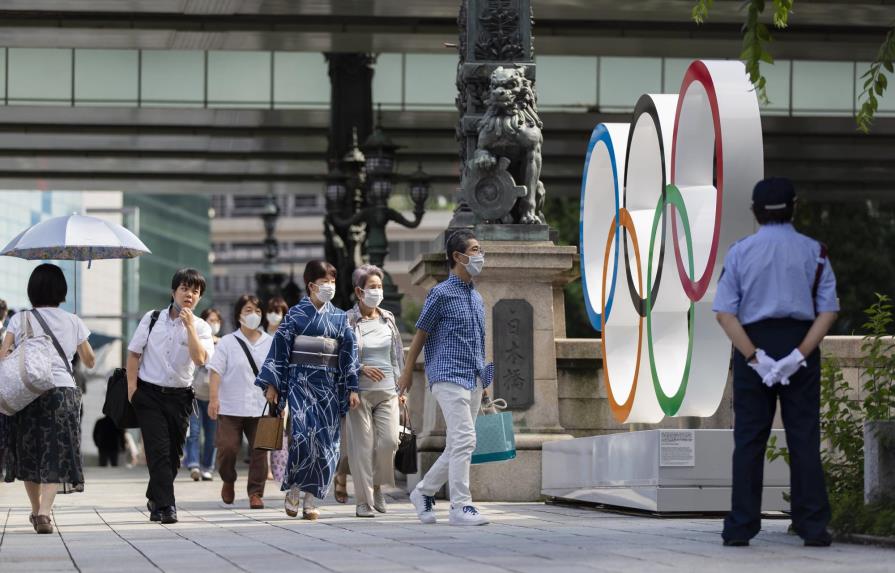 Atleta olímpico y un empleado dan positivo en Tokio
