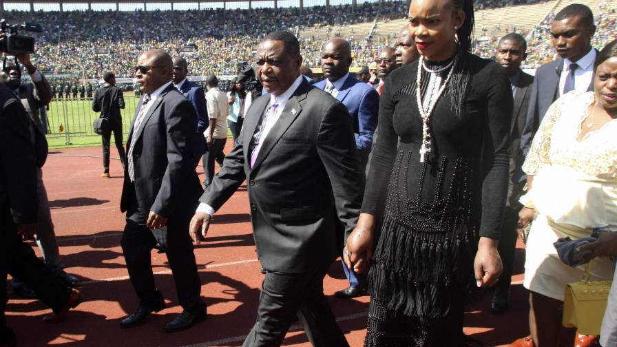 Zimbabue: Esposa acusada de intentar matar a vicepresidente Zimbabue: Esposa acusada de intentar matar a vicepresidente