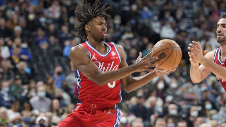 Maxey y 76ers vencen a Nuggets y cortan mala racha