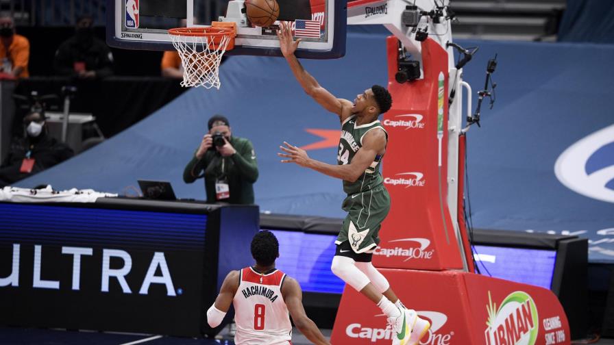 Tercer triple-doble en fila para Giannis en triunfo de Bucks