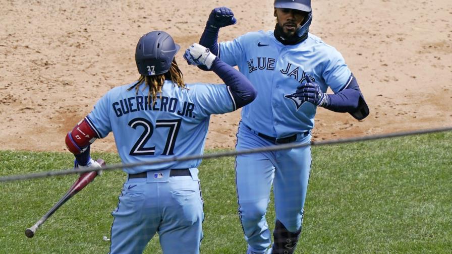Toronto le remonta a los Yanquis con jonrón clave de Teoscar Hernández