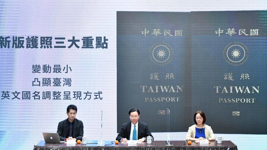 Nuevos pasaportes taiwaneses minimizan vínculo con China