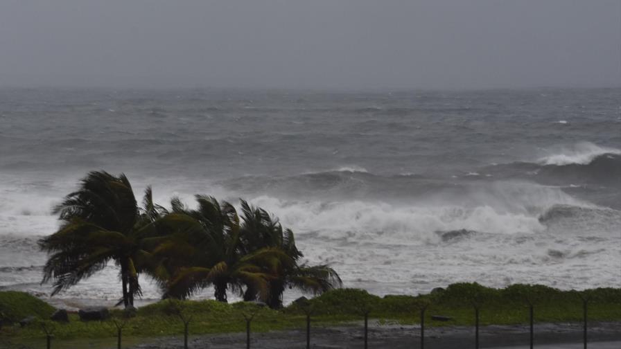 Elsa pierde fuerza a su paso por Haití y R. Dominicana
