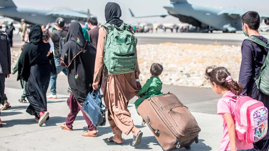 Airbnb alojará gratuitamente a 20,000 afganos refugiados por todo el mundo