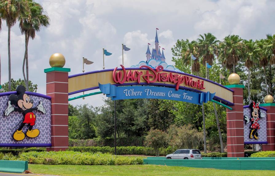 Walt Disney despedirá a 28,000 trabajadores por cierre de parques temáticos