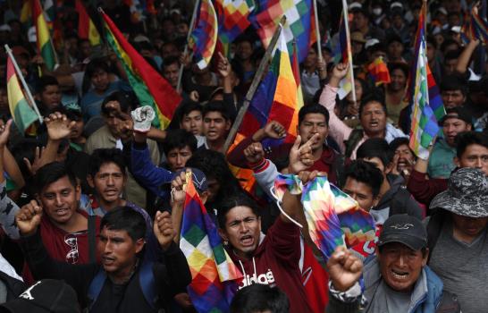 Choques desafían a gobierno interino en Bolivia; 5 muertos