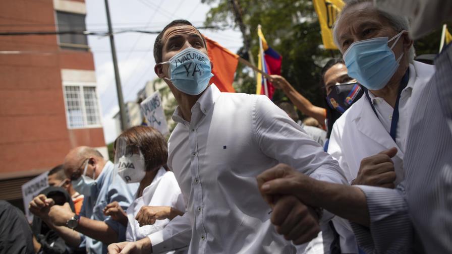 Marchan en Venezuela para exigir plan masivo de vacunación
