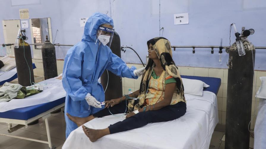 India bate un nuevo récord diario de decesos por coronavirus