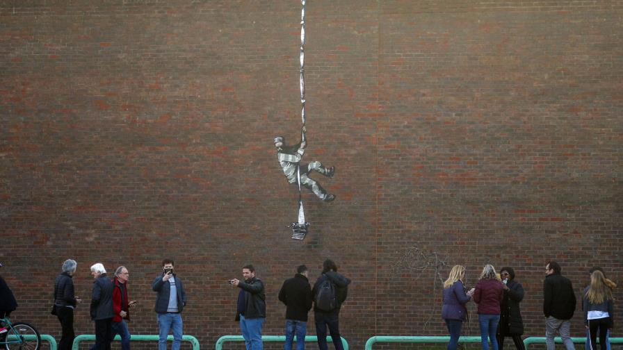 Banksy confirma haber hecho obra en muro de prisión Banksy confirma haber hecho obra en muro de prisión