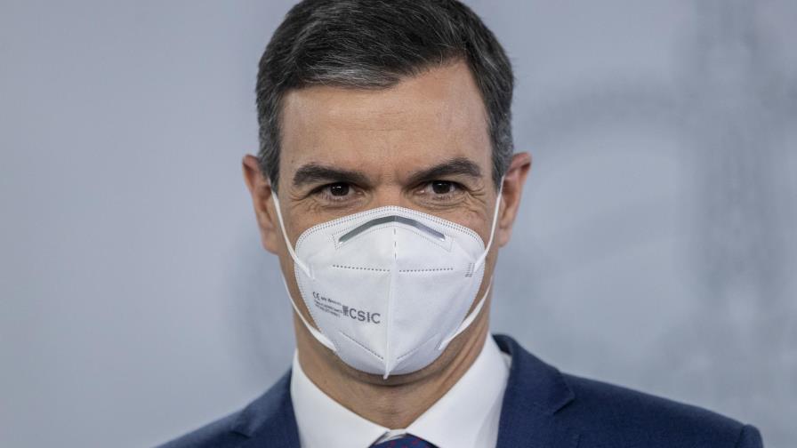 Sánchez viaja a África, trata de contener migración a España