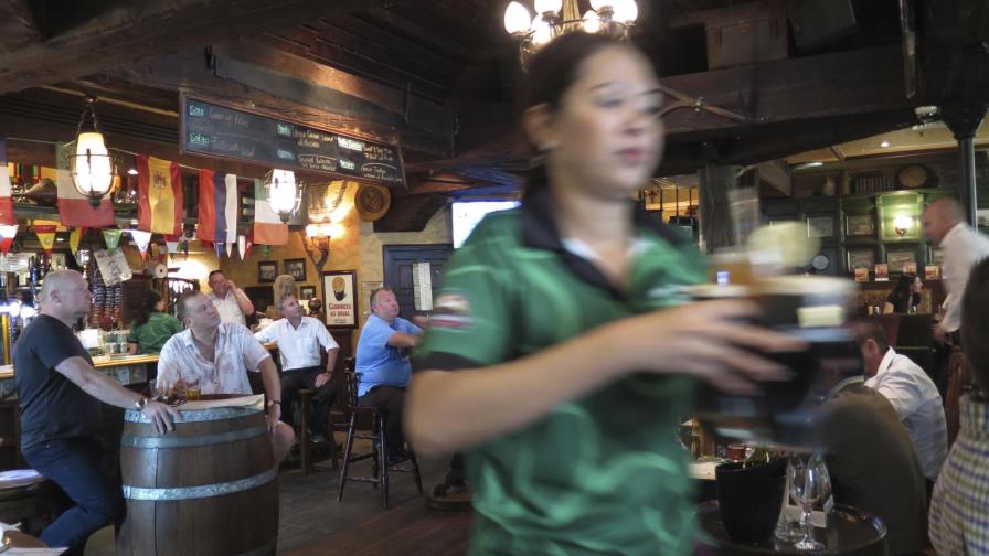 Abu Dabi ajusta reglas para consumo de bebidas alcohólicas