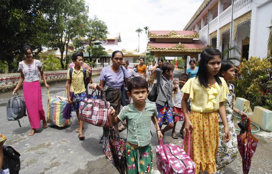 Myanmar: Miles huyen de zona de enfrentamiento con rebeldes