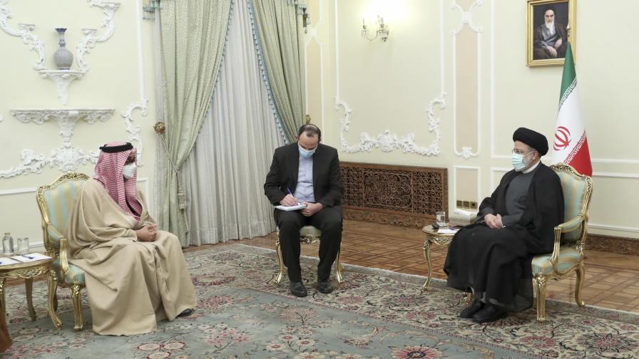 Enviado de Emiratos se reúne con el presidente de Irán