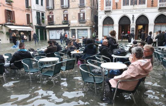 Venecianos cansados del turismo y las inundaciones