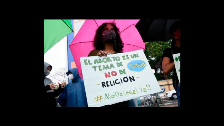 ¿Qué hace un economista hablando del aborto?