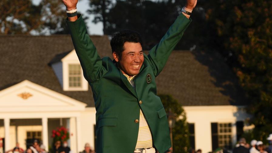 Con un chaleco verde, Matsuyama ahora va por el oro en casa