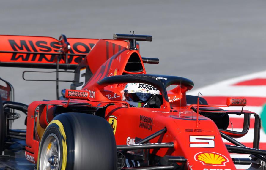 Sebastian Vettel estrella su Ferrari en ensayos de pretemporada