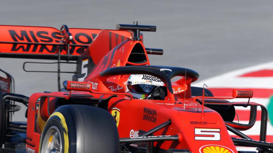 Sebastian Vettel estrella su Ferrari en ensayos de pretemporada