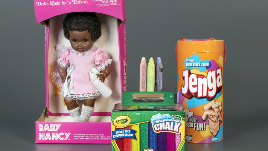 Muñeca negra pionera entra al Salón de la Fama del Juguete