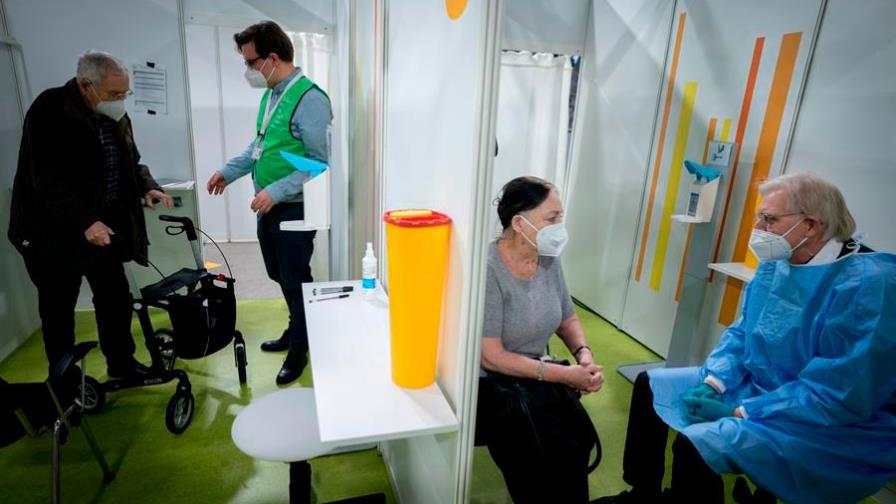 La OMS estudia posibilidad de “pasaportes de vacunación” contra la covid-19