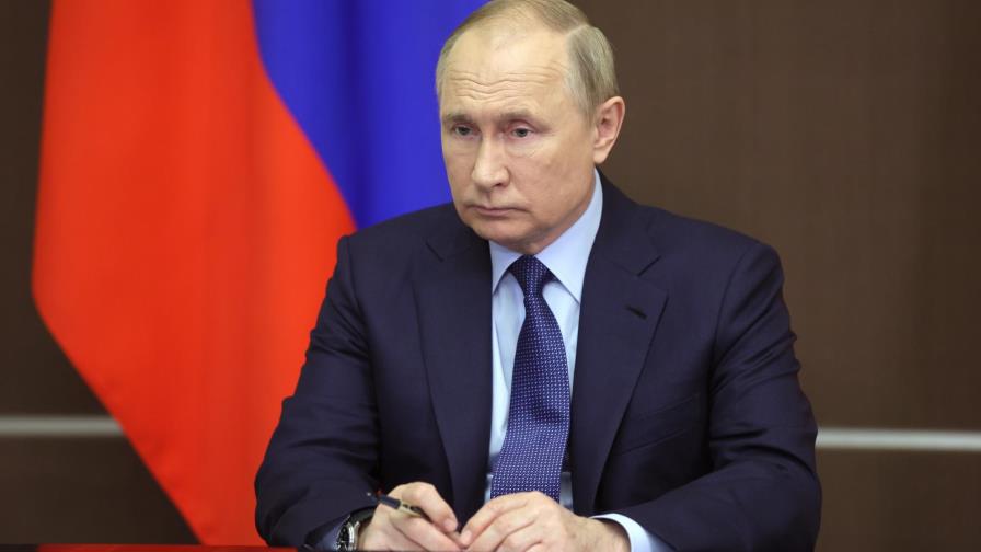 Putin ensaya vacuna nasal contra COVID-19