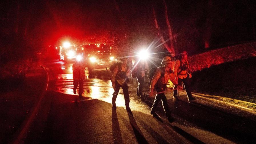 Basura quemada causa incendio forestal en California