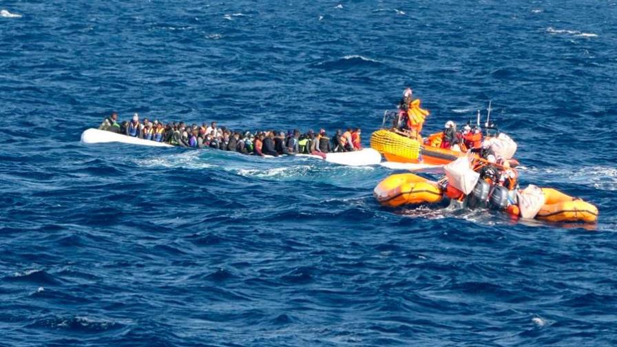 La Ocean Viking con 373 inmigrantes solicita un puerto seguro urgentemente
