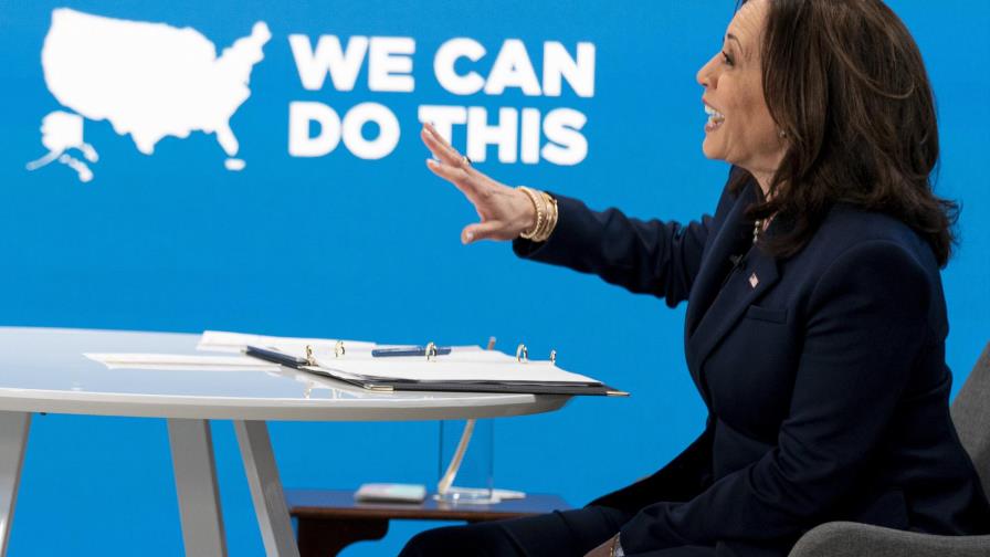 Biden crea coalición comunitaria para impulsar vacunas COVID