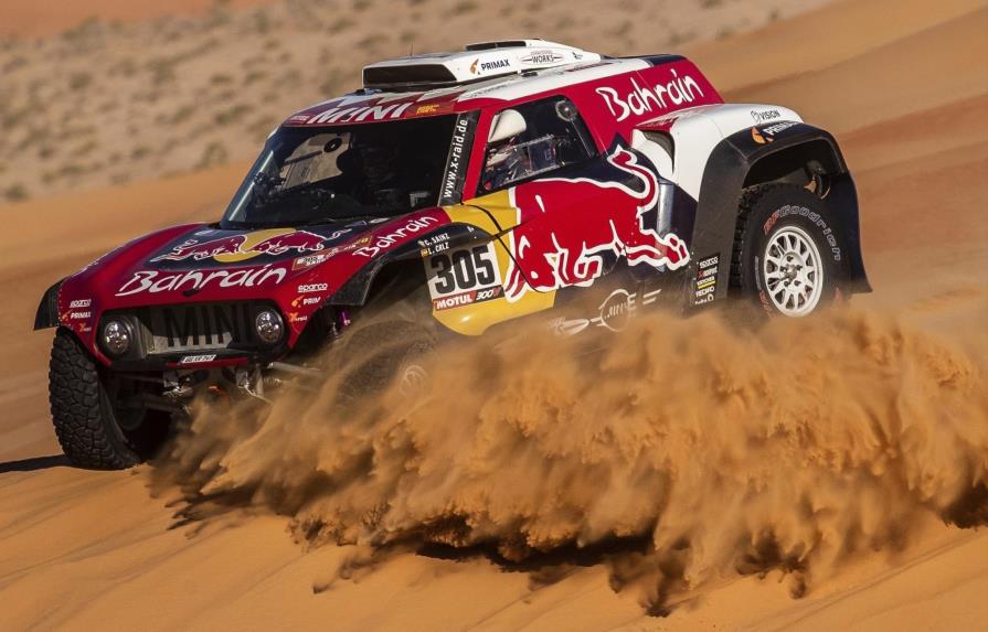 Sainz acaricia un tercer título del Rally Dakar