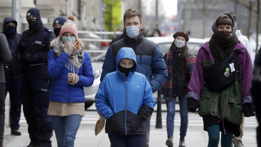Polonia ajusta las restricciones por la pandemia