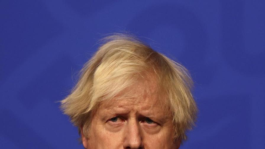 GB: Johnson ordena investigar fiesta durante confinamiento