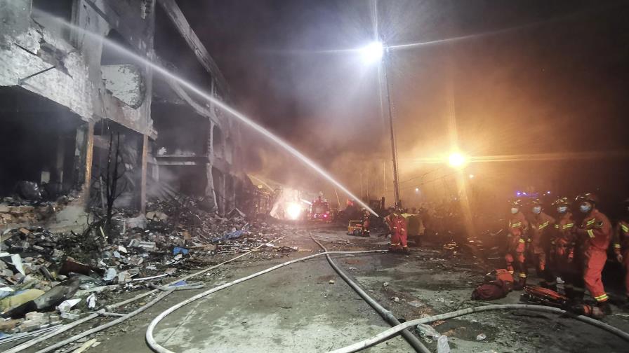 Estalla camión cisterna en China; 18 muertos y 189 heridos