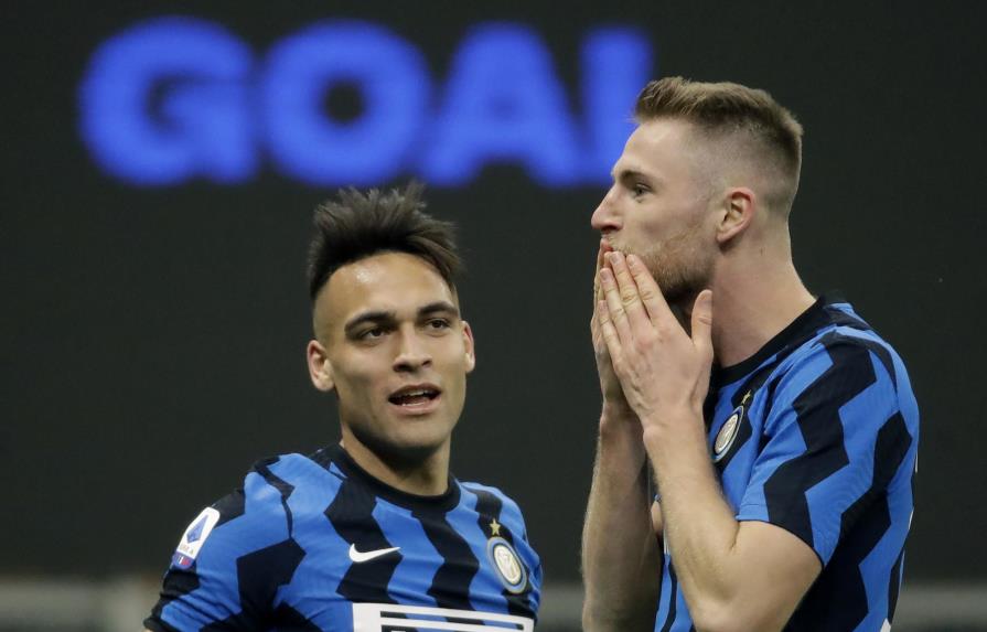 Inter doblega a Atalanta, firme en la cima de la Serie A