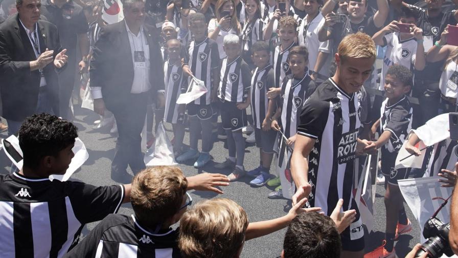 Keisuke Honda dice que los hinchas de Brasil lo persuadieron Keisuke Honda dice que los hinchas de Brasil lo persuadieron
