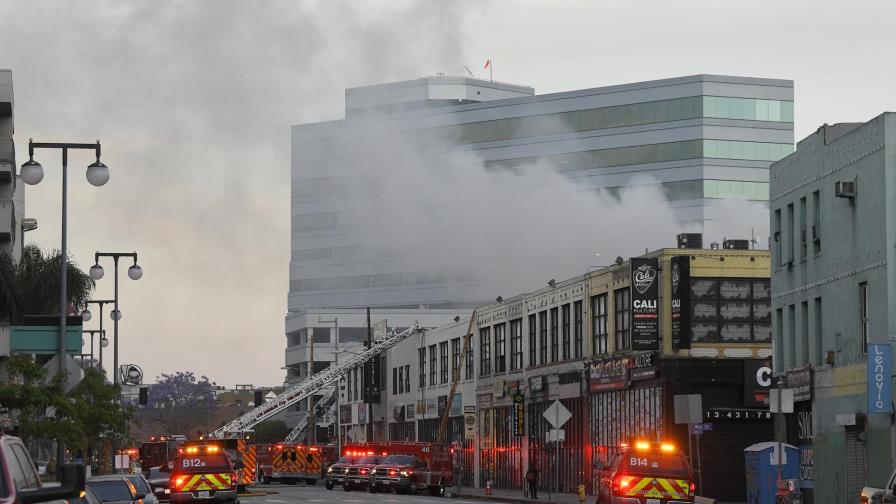 Once bomberos heridos por una explosión en Los Ángeles