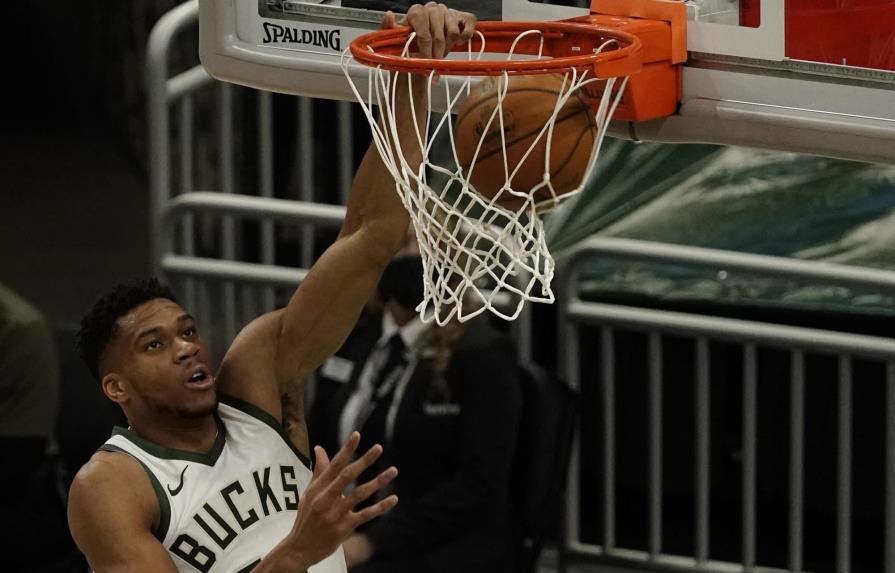 Vídeo | Bucks superan a Timberwolves en el debut de Finch en la NBA