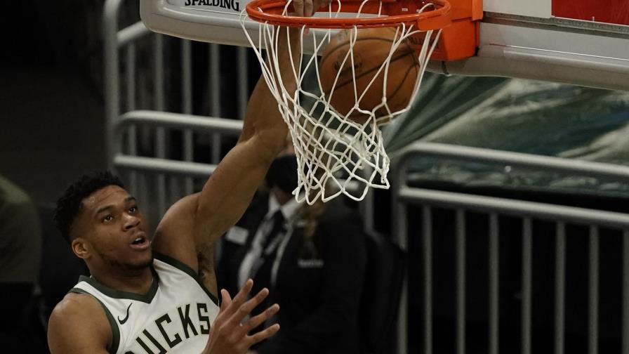 Bucks superan a Timberwolves en el debut de Finch