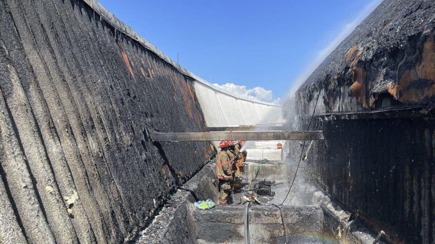 Controlan incendio en techo del Superdome en Nueva Orleans Controlan incendio en techo del Superdome en Nueva Orleans