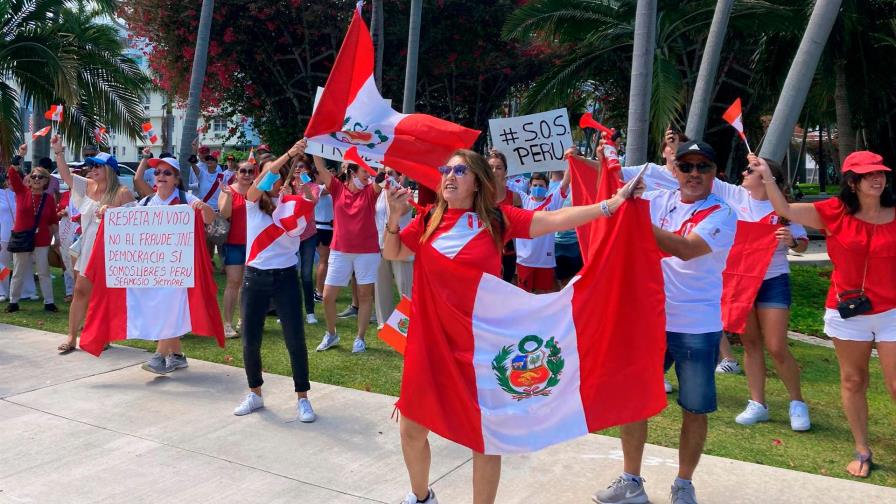 Peruanos en Miami protestas contra el fraude y el comunismo Peruanos en Miami protestas contra el fraude y el comunismo