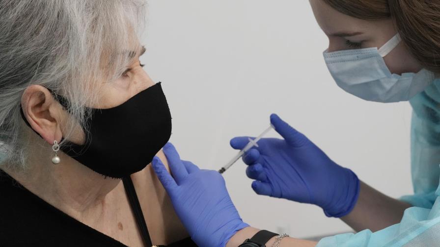 Polonia combate ola del virus y la resistencia a las vacunas